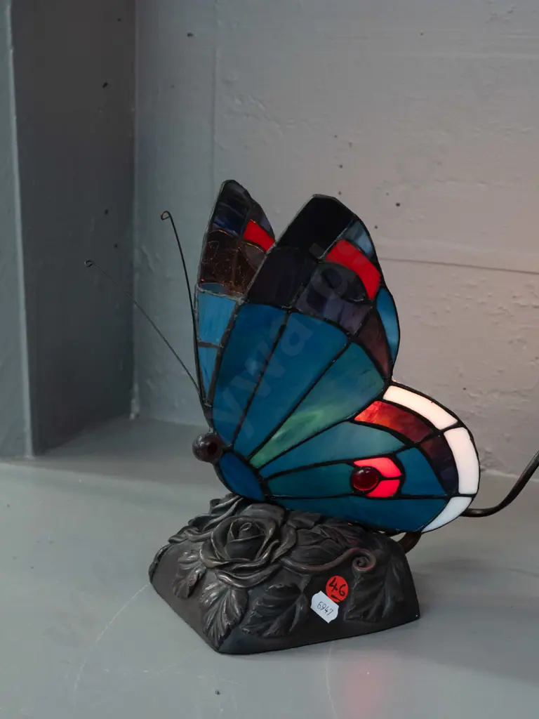 small butterfly leadlight table lamp on composite floral base H-240 Image 1++
