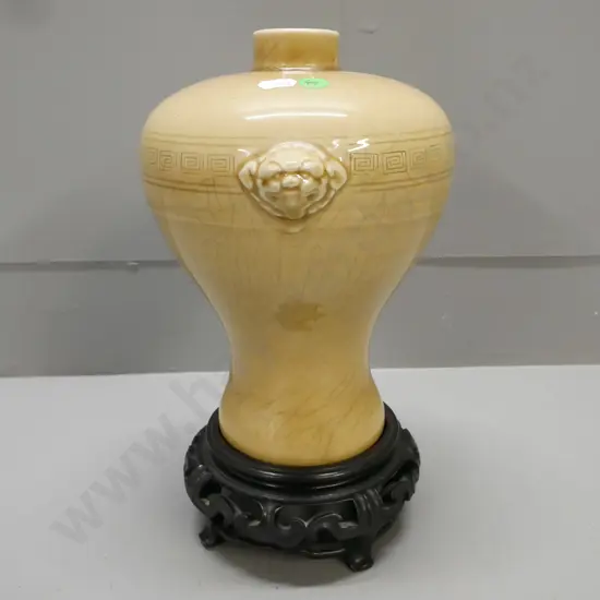 antique Chinese glazed vase w/ foo dog handles, carved wooden stand H-305 [all-over crazing]