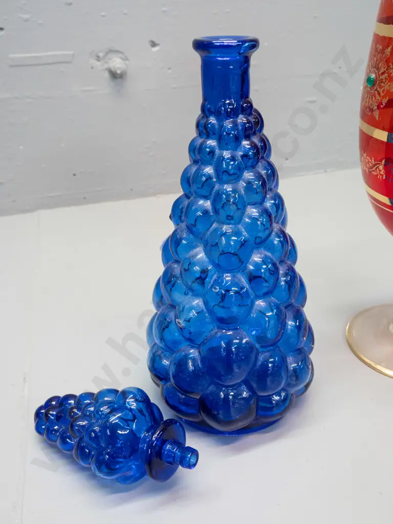 2 retro glass items - moulded stoppered bubble bottle and a large red & clear goblet with gilt decoration, one Image 1++