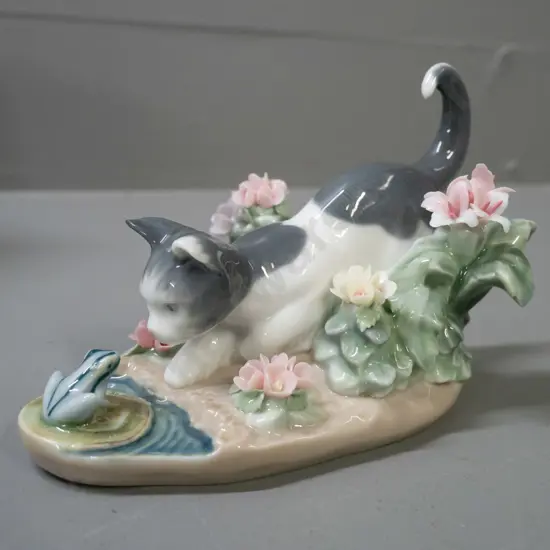 Lladro cat and frog figure with fine applied floral decoration, with original box H-90 L-120