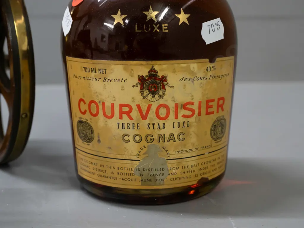 700ml bottle of Courvoisier Three Star cognac in retro cannon-themed mixed timber and brass carriage L-250 Image 1++