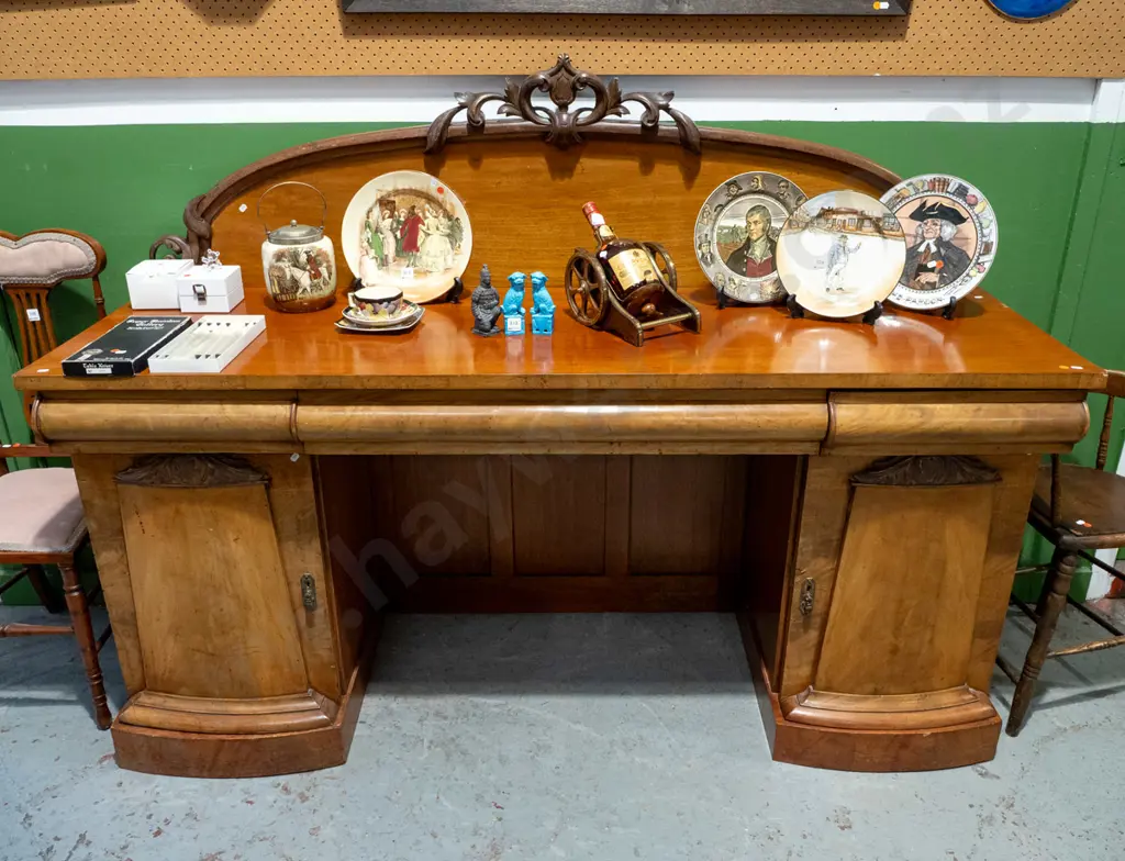 Victorian mahogany pedestal-based sideboard with shaped foliate-carved back, 3 shaped drawers, 2 cupboard doors with Image 1++
