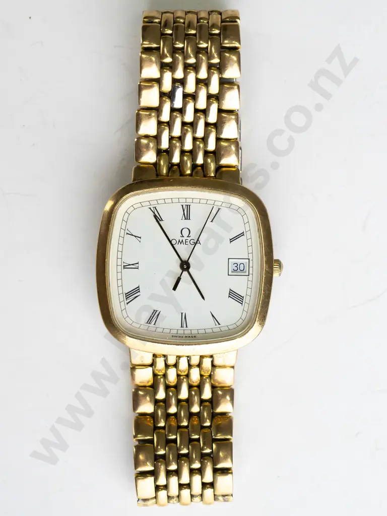 gold Omega gents watch on bracelet Image 1++