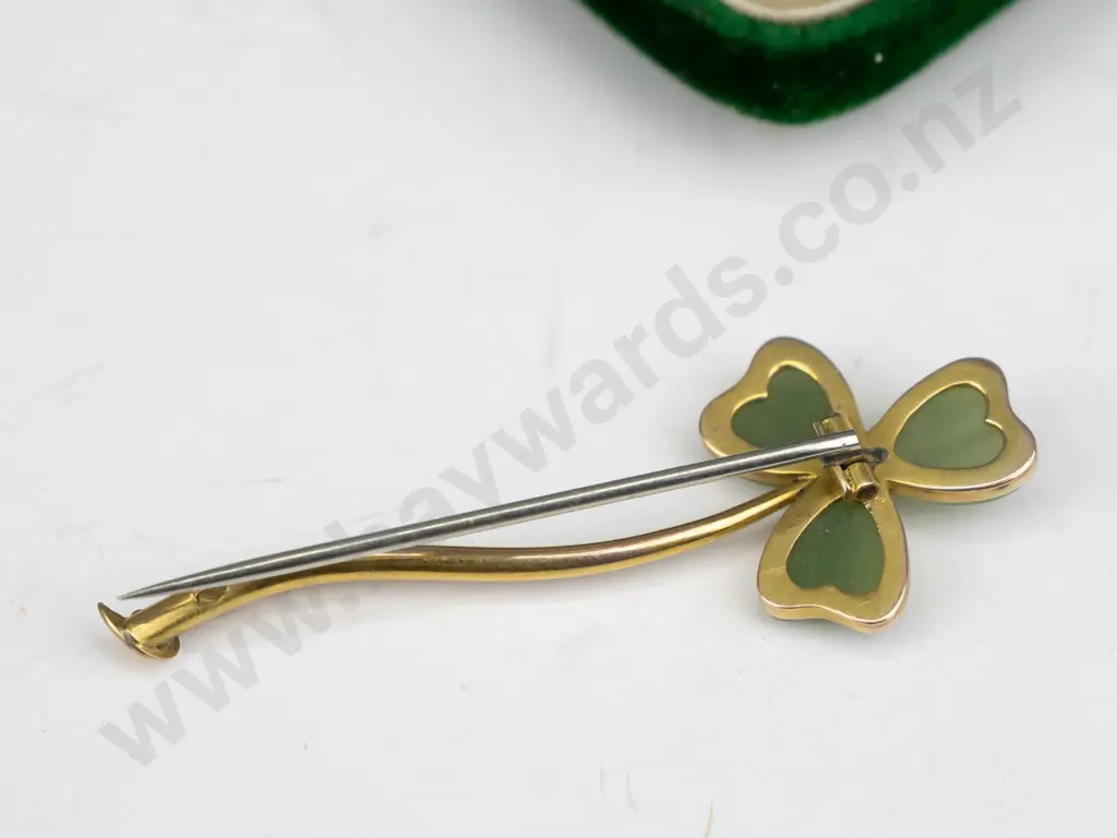 3 leaf clover brooch in box Image 1++