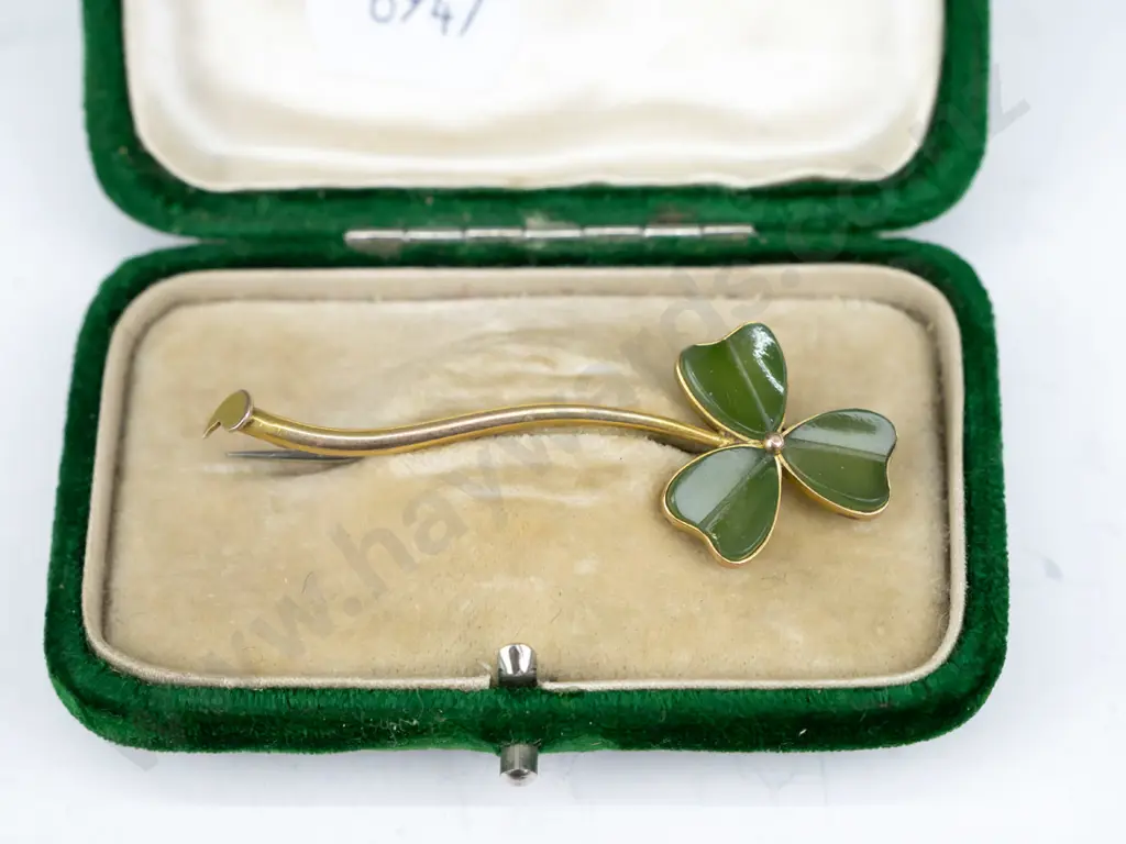 3 leaf clover brooch in box Image 1++