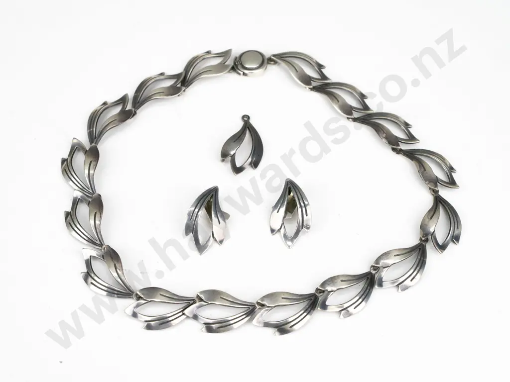 silver leaf style link necklace stamped sterling Denmark 925 with matching earrings [clip on] & spare link (52gm) Image 1++