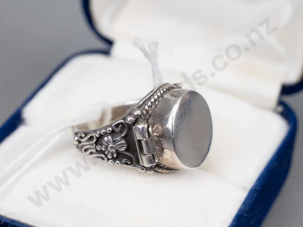 sterling silver poison locket ring 9gm size J (1.86gm) Image 1++