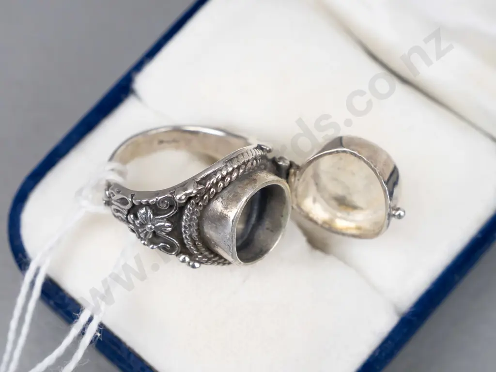 sterling silver poison locket ring 9gm size J (1.86gm) Image 1++