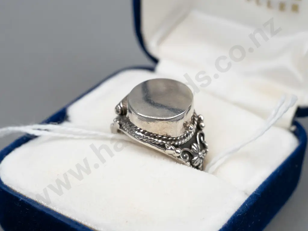 sterling silver poison locket ring 9gm size J (1.86gm) Image 1++