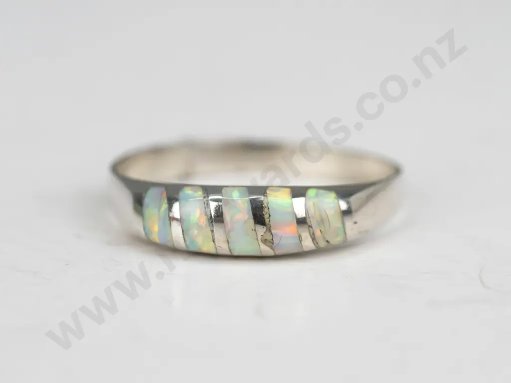 sterling silver opal ring 2gm size P Image 1++