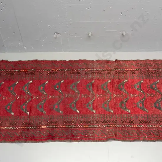 hand-knotted wool floor rug with tribal style bird motifs - some wear and colour variation L-2520 W-680
