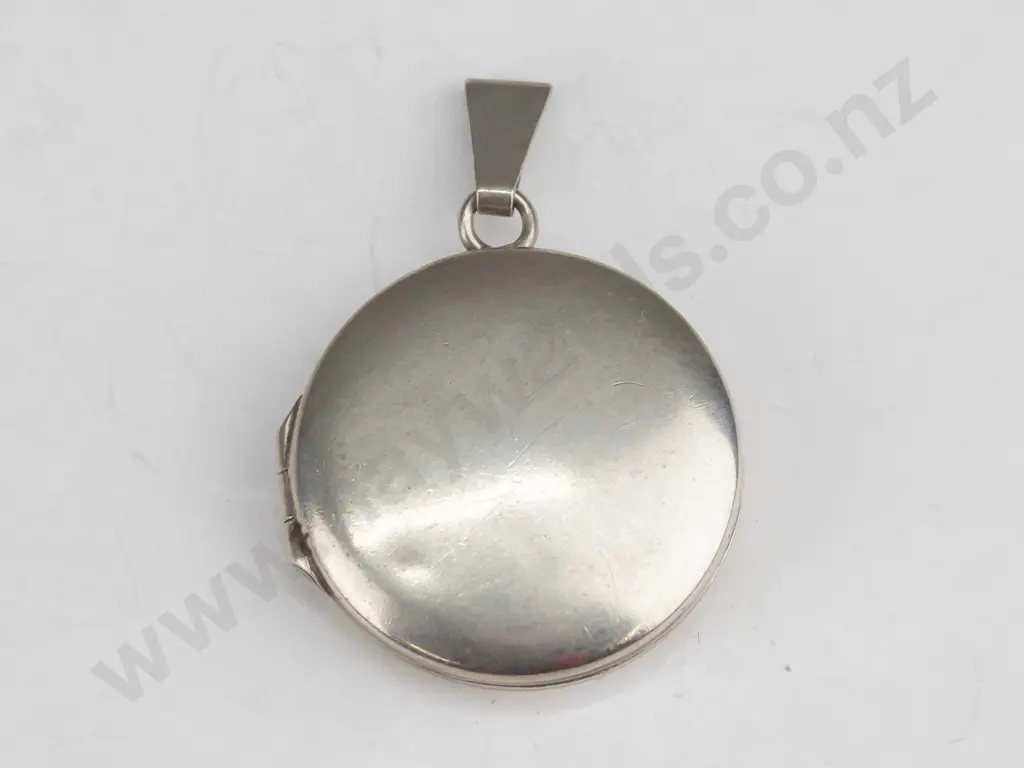 silver locket stamped stg sil (4.8gm) Image 1++
