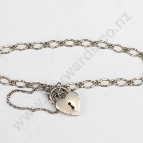 silver bracelet with heart clasp & safety chain stamped 925 (4.9gm)