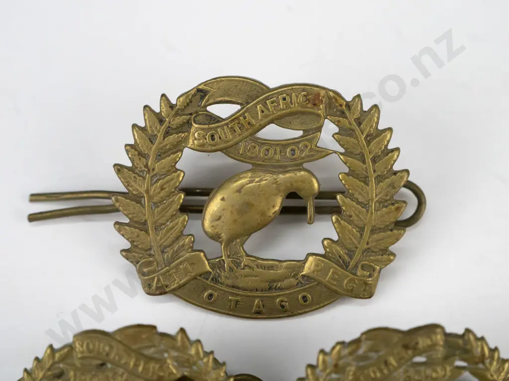 3 New Zealand Otago 4th Regiment South Africa 1901-02 badges - large cap badge H-35 W-45 and mirrored pair of smaller Image 1++