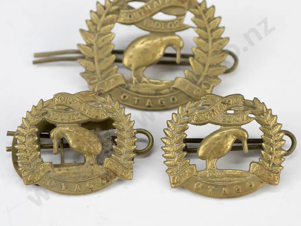 3 New Zealand Otago 4th Regiment South Africa 1901-02 badges - large cap badge H-35 W-45 and mirrored pair of smaller Image 1++