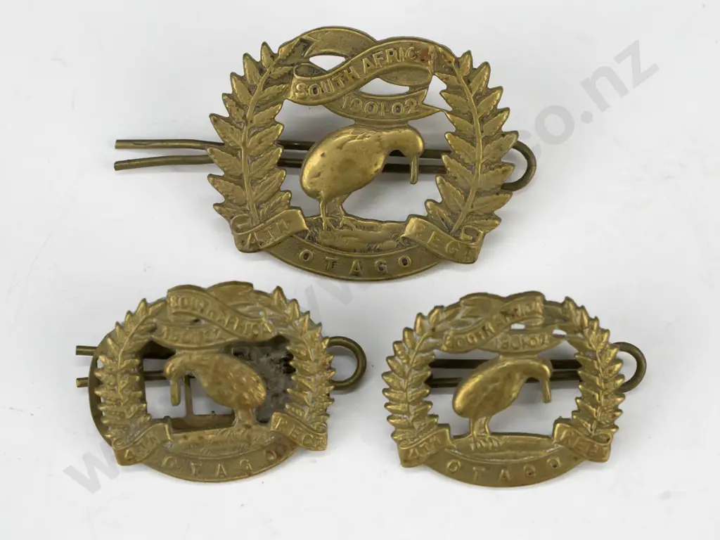 3 New Zealand Otago 4th Regiment South Africa 1901-02 badges - large cap badge H-35 W-45 and mirrored pair of smaller Image 1++