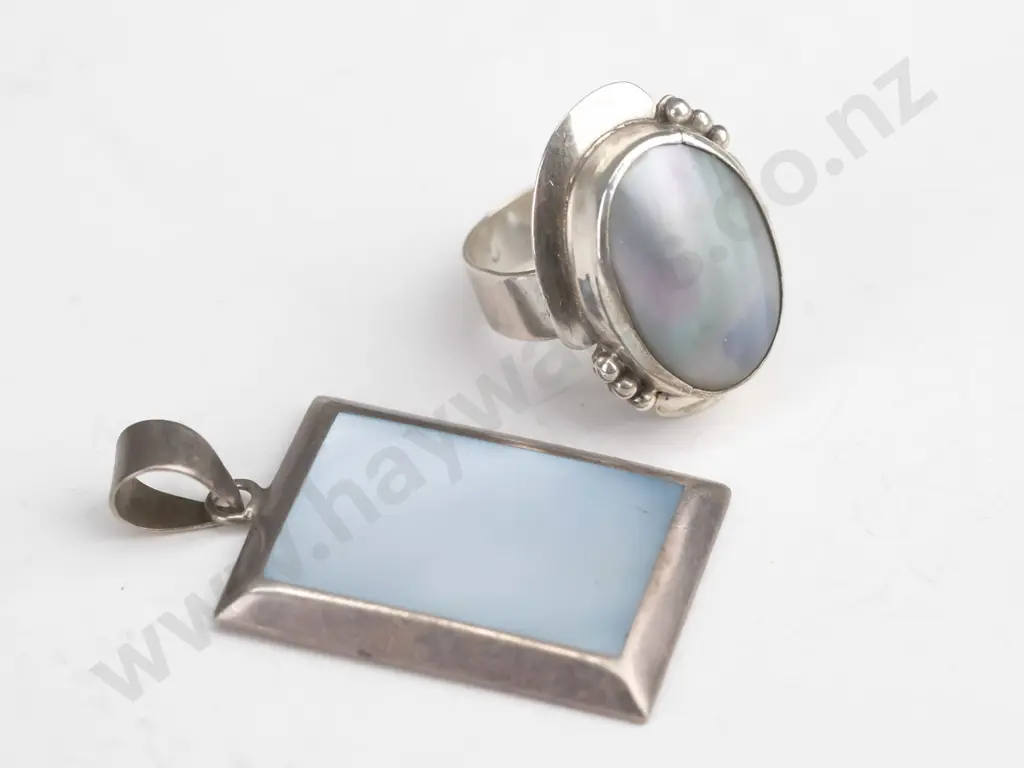 silver pendant stamped 925 - no chain & ring [no mark] Image 1++