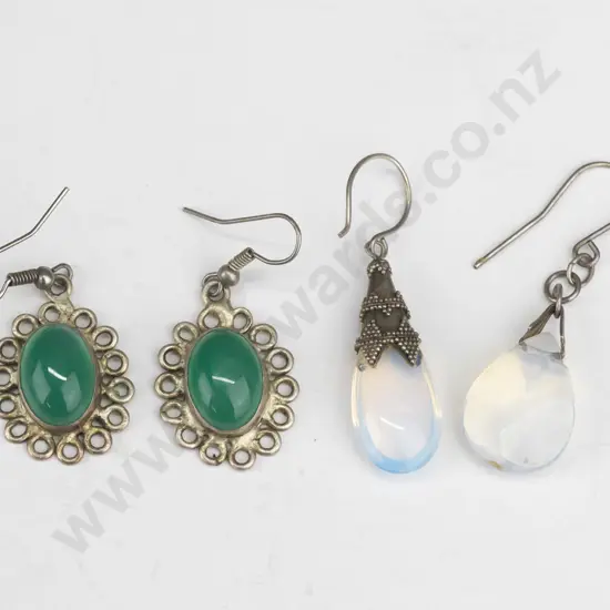 1 pair of earrings and 2 single - no marks