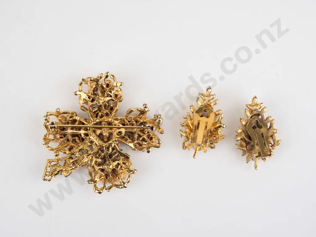 costume brooch & earring set [clip on] Image 1++