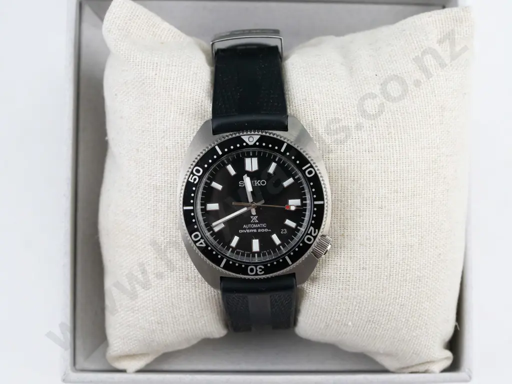 boxed Seiko gents watch with rubber strap & square stainless steel  strap Image 1++