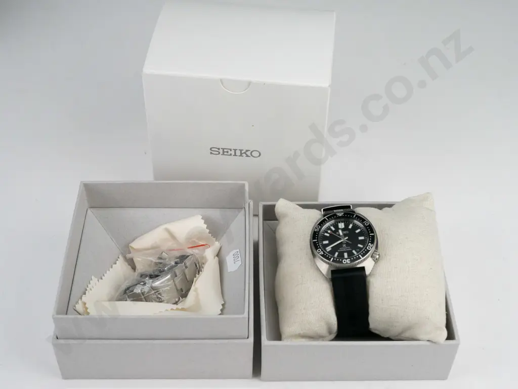boxed Seiko gents watch with rubber strap & square stainless steel  strap Image 1++