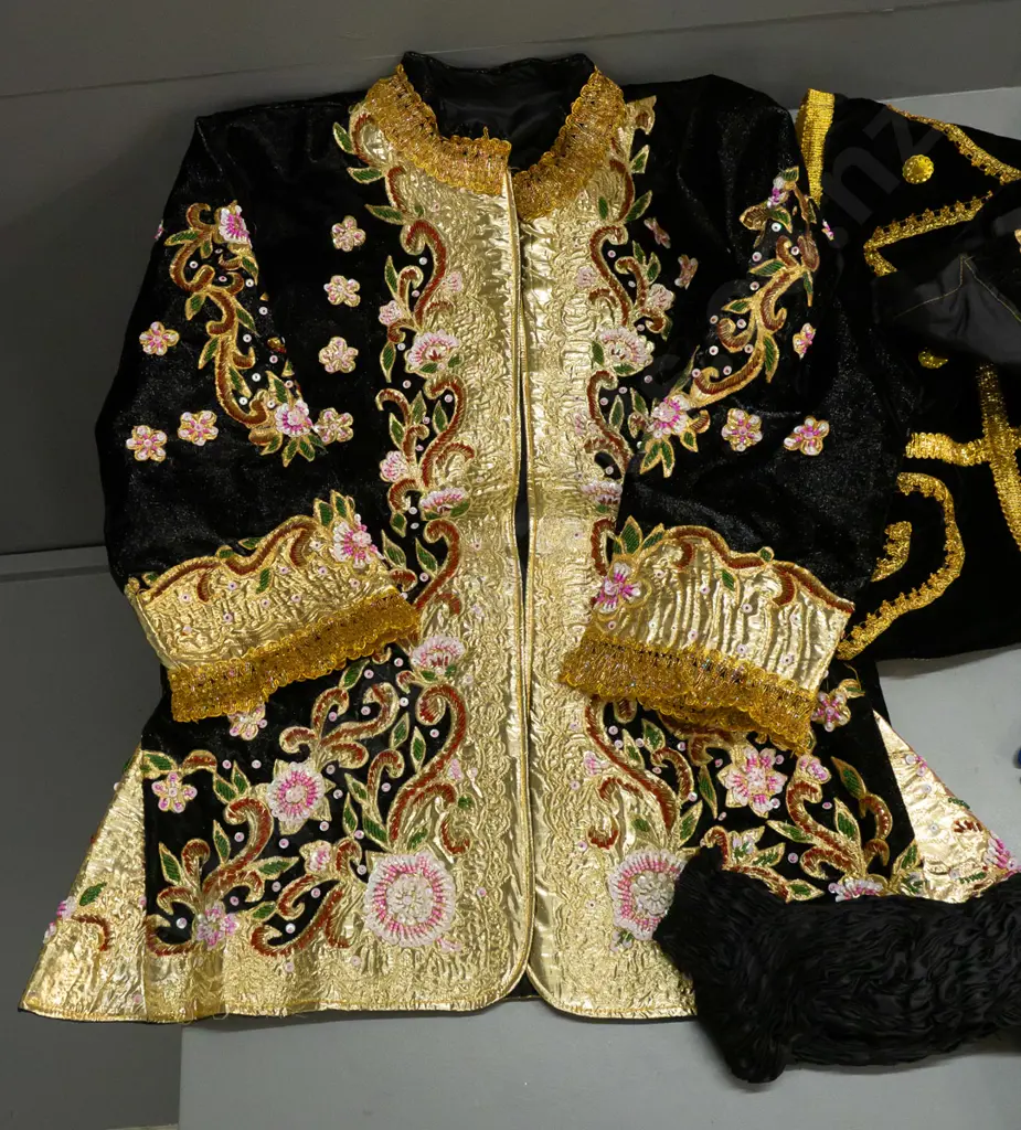 complete male wedding outfit from Minang, Western Sumatra - 7 pieces, with embroidery, beads, mirror, metallic thread Image 1++