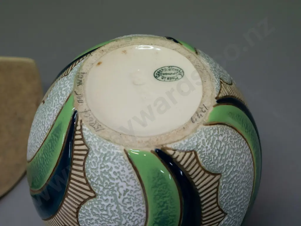 Beswick wall pocket vase with original label and an Amphora Czechoslovakia vase with swirling pattern H-160 Image 1++