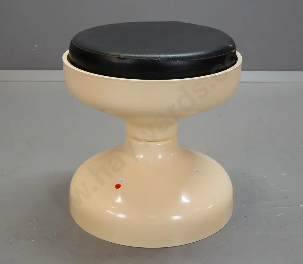 retro ivory plastic stool with black vinyl inset cushion - wear and splits to cushion H-430 D-400 Image 1++