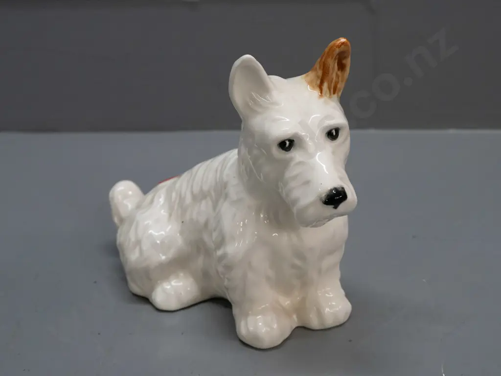 Beswick dog figure - Scottie with one brown ear H-160 Image 1++