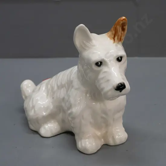 Beswick dog figure - Scottie with one brown ear H-160
