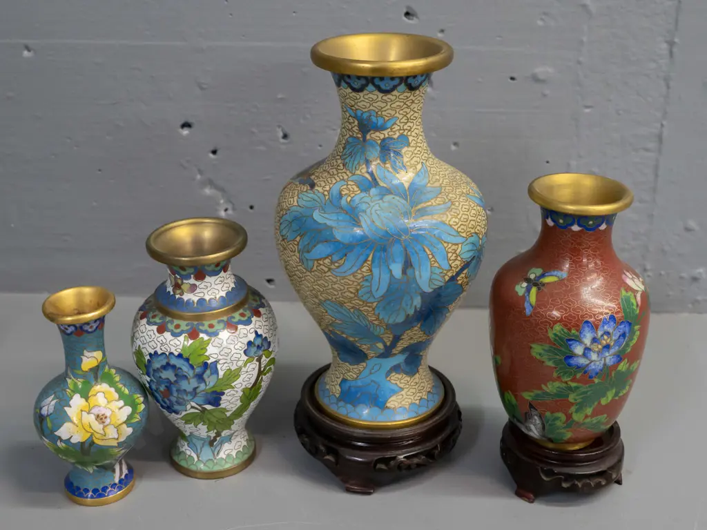 4 assorted Chinese cloisonne vases, 2 with stands. Largest is H-190 not including stand. Image 1++