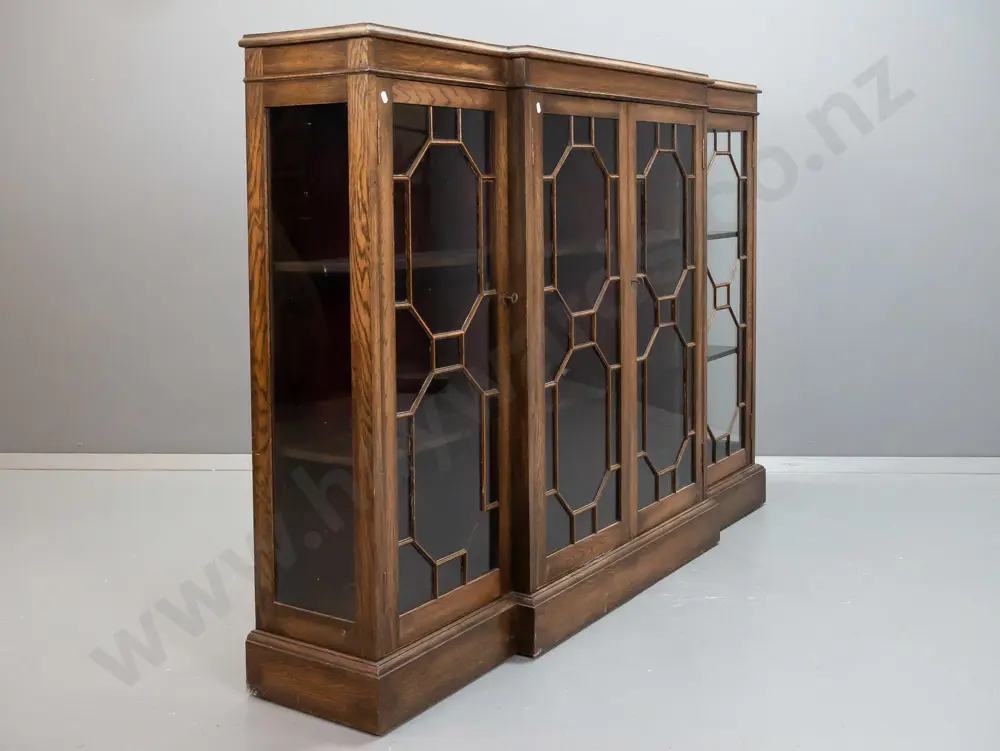 Edwardian oak break-front display cabinet with glazed sides, attached wooden astragals, 2 fixed shelves, red velvet back Image 1++