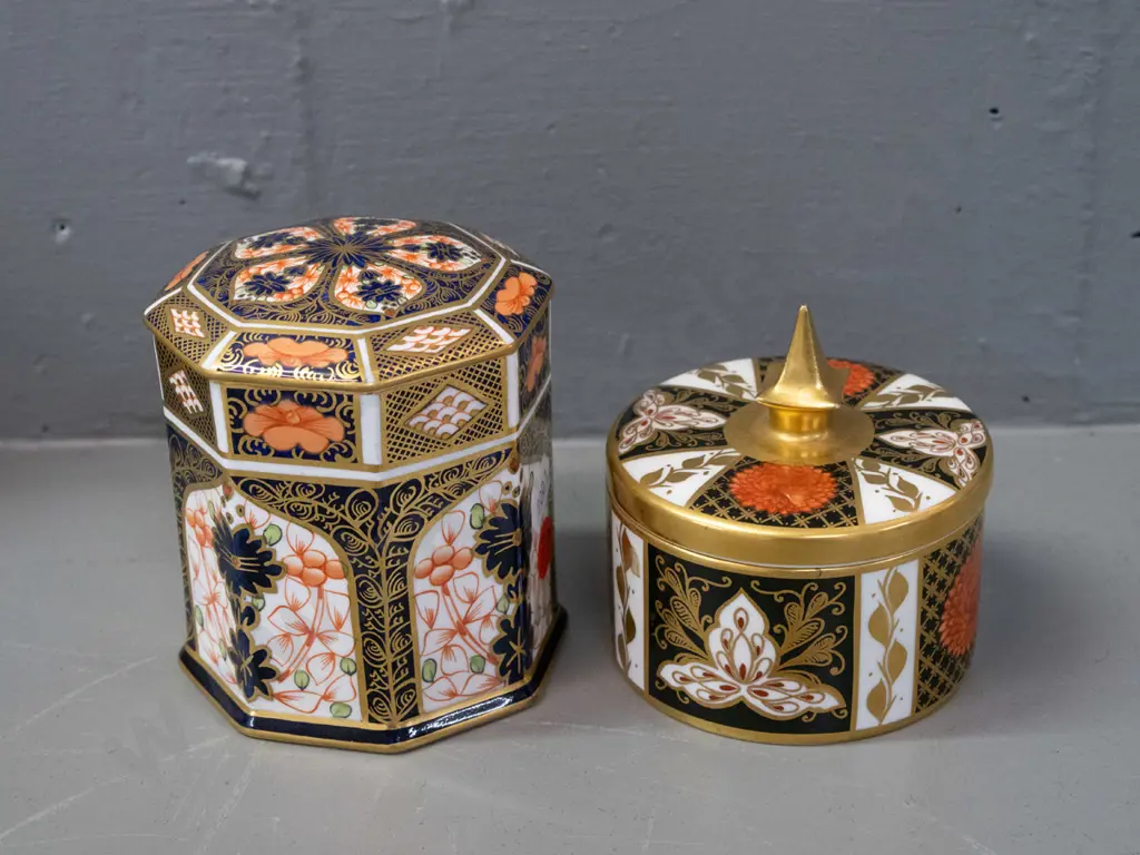 2 Imari pattern lidded canisters - Royal Crown Derby faceted sided, and an Abbeydale chrysanthemum pattern with gilded Image 1++