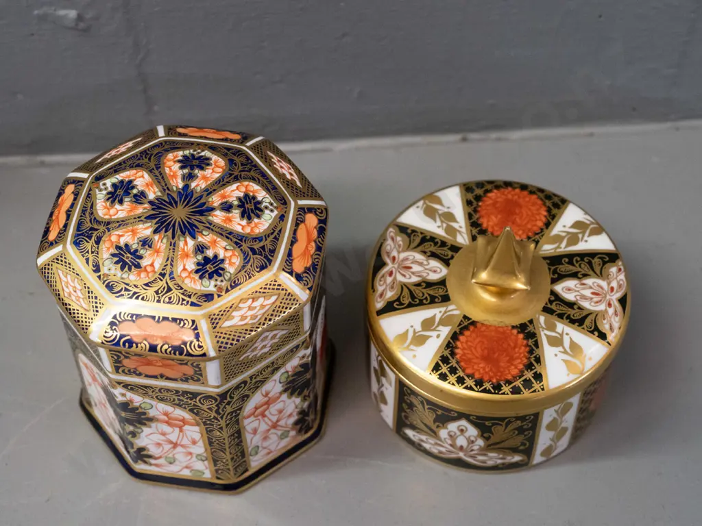 2 Imari pattern lidded canisters - Royal Crown Derby faceted sided, and an Abbeydale chrysanthemum pattern with gilded Image 1++