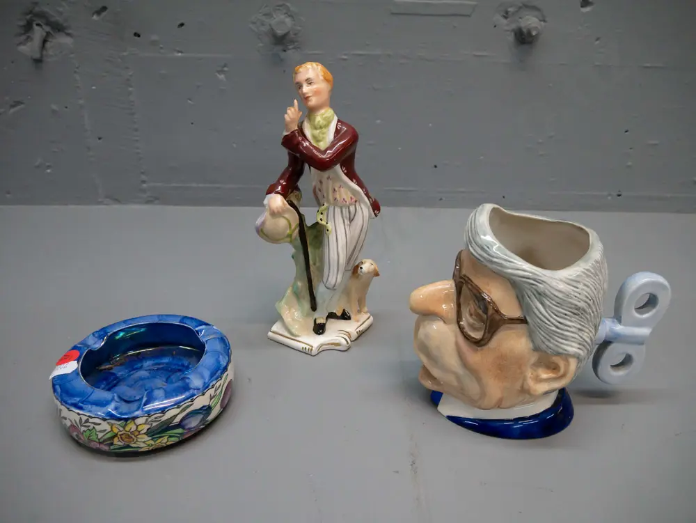 3x items: Maling thumbprint ashtray; hand-painted Wedgwood shepherd figurine; limited edition Spitting Image toby jug Image 1++