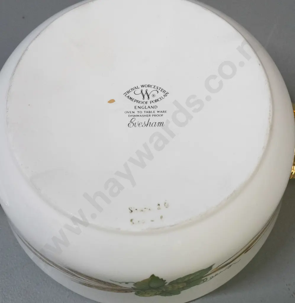 Royal Worcester Evesham lidded casserole H-110 L-210 Image 1++