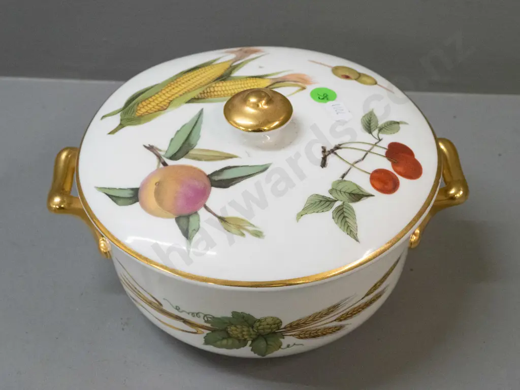 Royal Worcester Evesham lidded casserole H-110 L-210 Image 1++
