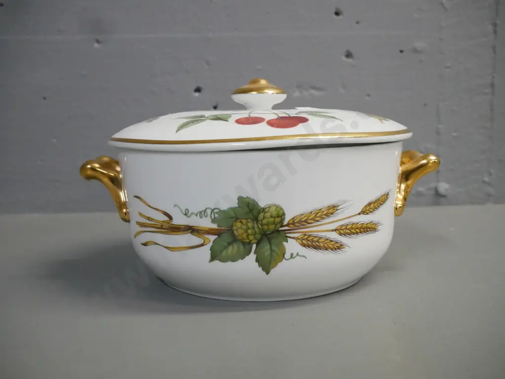 Royal Worcester Evesham lidded casserole H-110 L-210 Image 1++