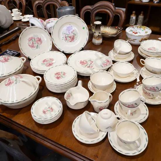 large assortment of Susie Cooper  lily motif tableware - 5 dinner plates, 5 medium, 6 soups, 7 trios, 2 lidded tureens,