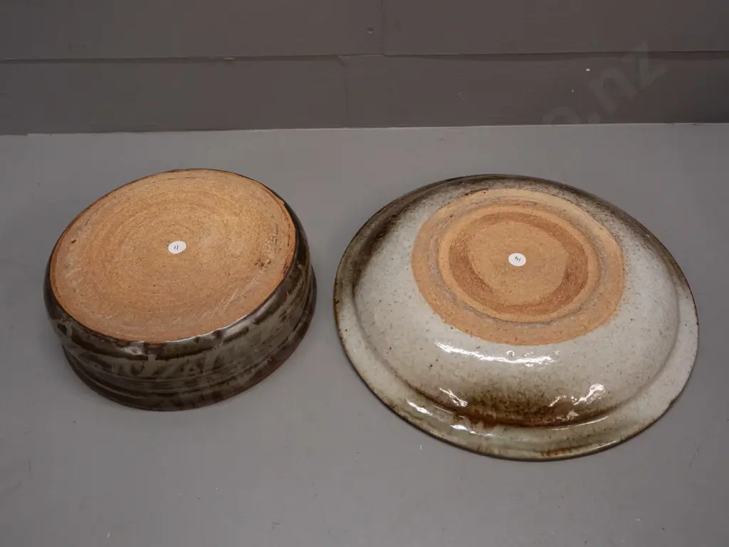 2 pieces New Zealand studio pottery - large shallow bowl / charger and a bowl with band of wax resist decoration - both Image 1++