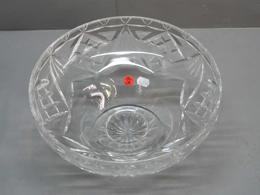 Webb-Corbett cut crystal bowl on circular base H-125 D-225 Image 1++