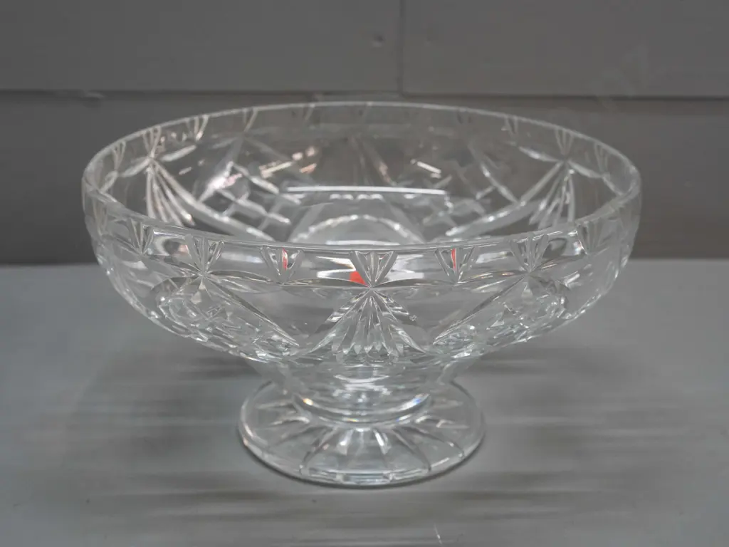 Webb-Corbett cut crystal bowl on circular base H-125 D-225 Image 1++