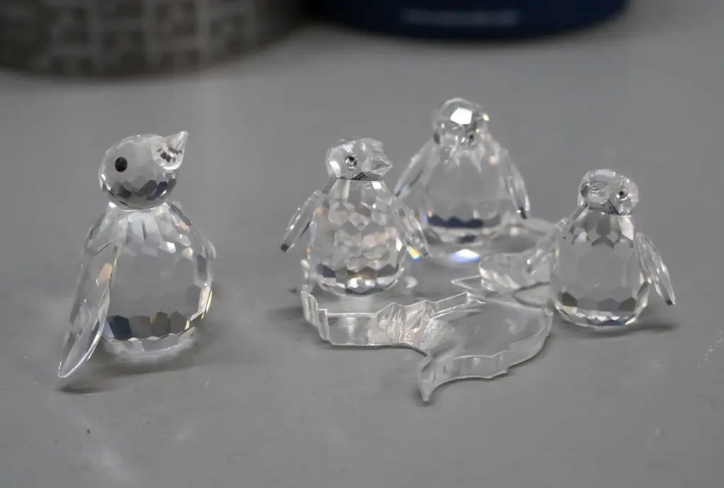 Swarovski crystal penguins in original boxes - group of 3 with plastic ice floe and a single H-25 Image 1++