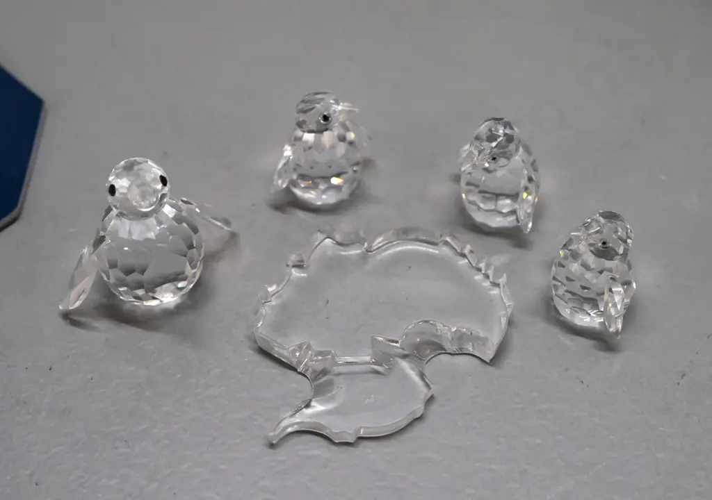 Swarovski crystal penguins in original boxes - group of 3 with plastic ice floe and a single H-25 Image 1++