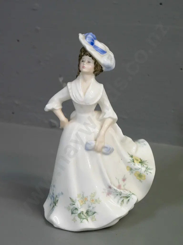 Royal Doulton "Adele" figurine H-200 Image 1++