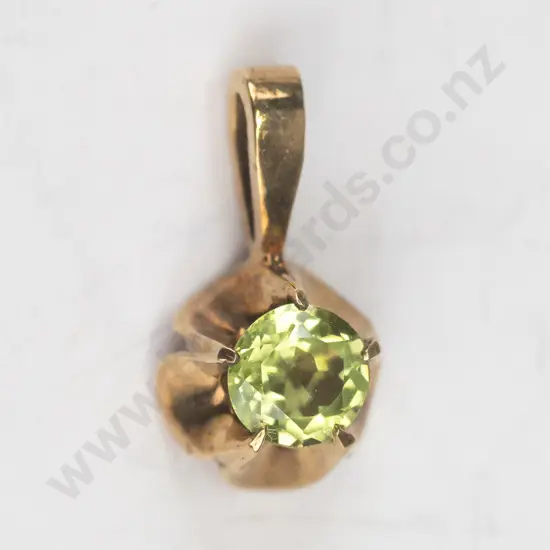 9ct peridot pendant no chain (0.86gm)