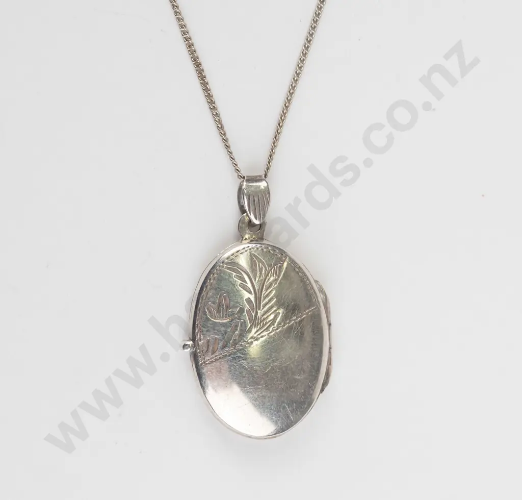 silver locket stamped 925 (6.3gm) Image 1++