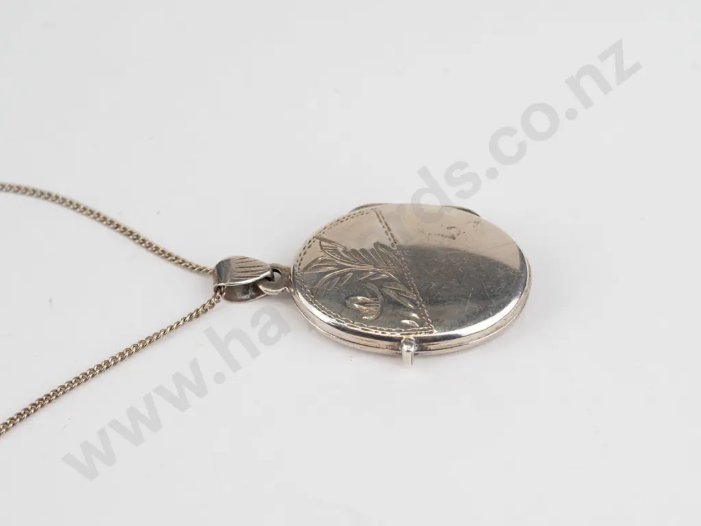 silver locket stamped 925 (6.3gm) Image 1++