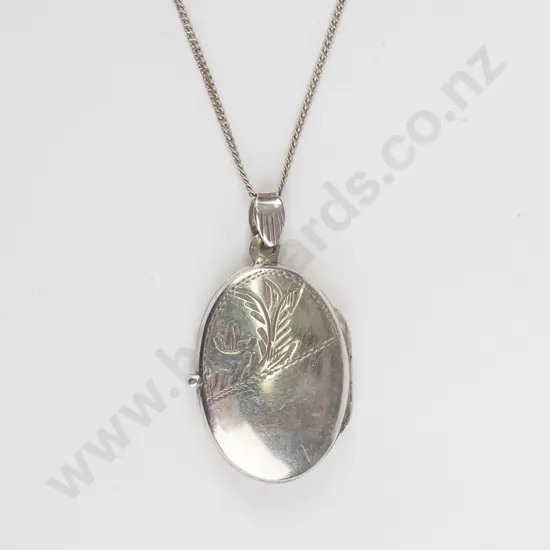 silver locket stamped 925 (6.3gm)