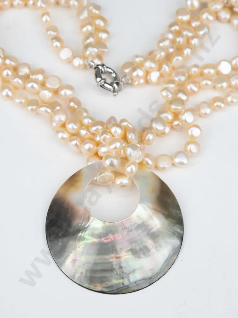 pearl & mother of pearl pendant necklace 119gms Image 1++